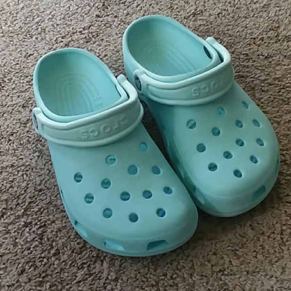 CROCS Shoes - CROCS W (7) M (5) Like New Ice Blue EUC